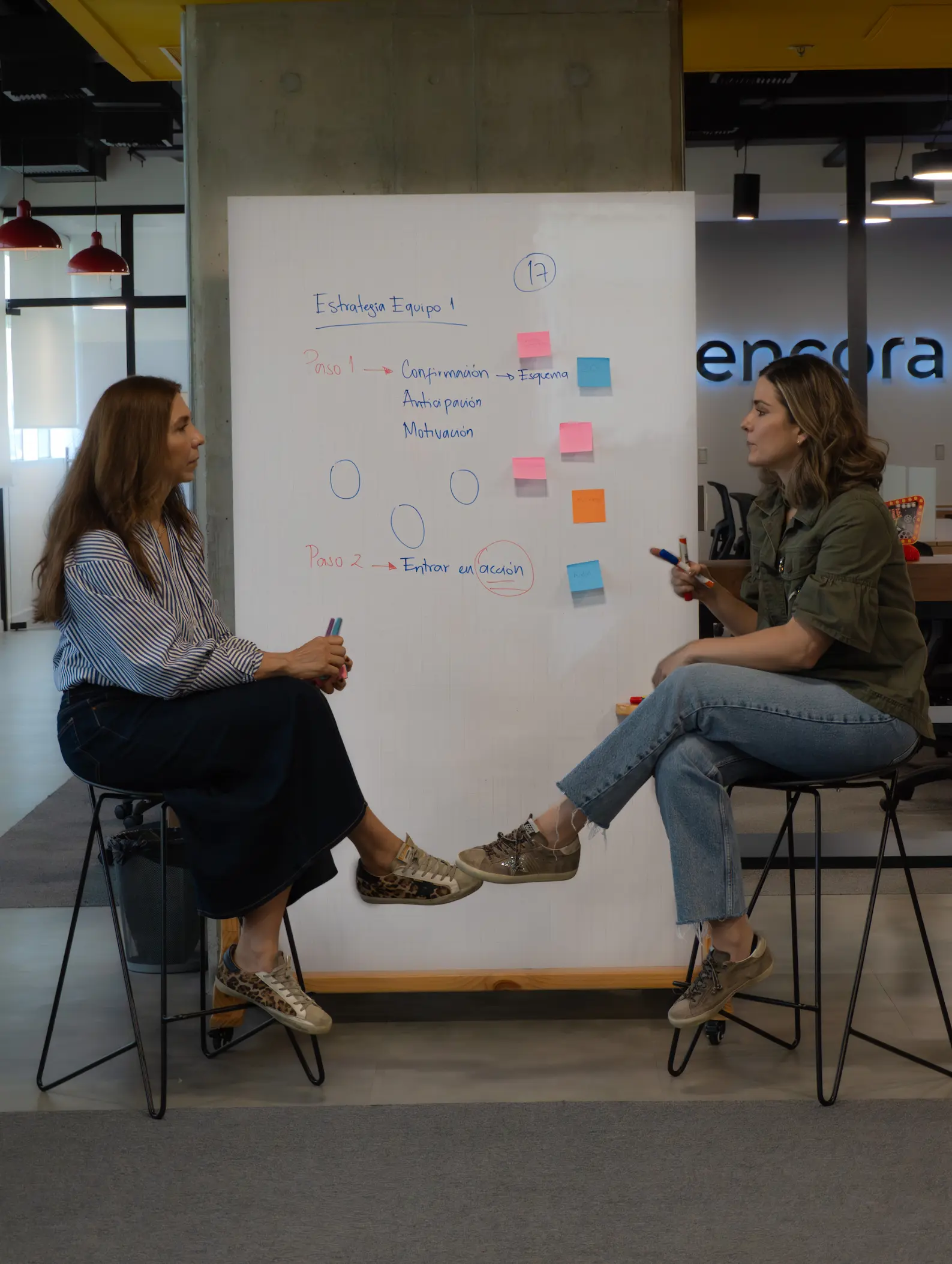 Jimena y Natalia, colaboradoras de Jose Echeverri