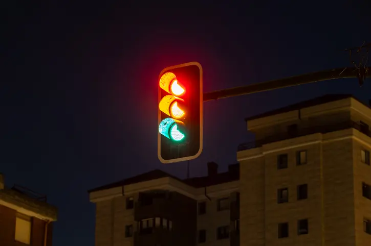 El semáforo que mentía en verde